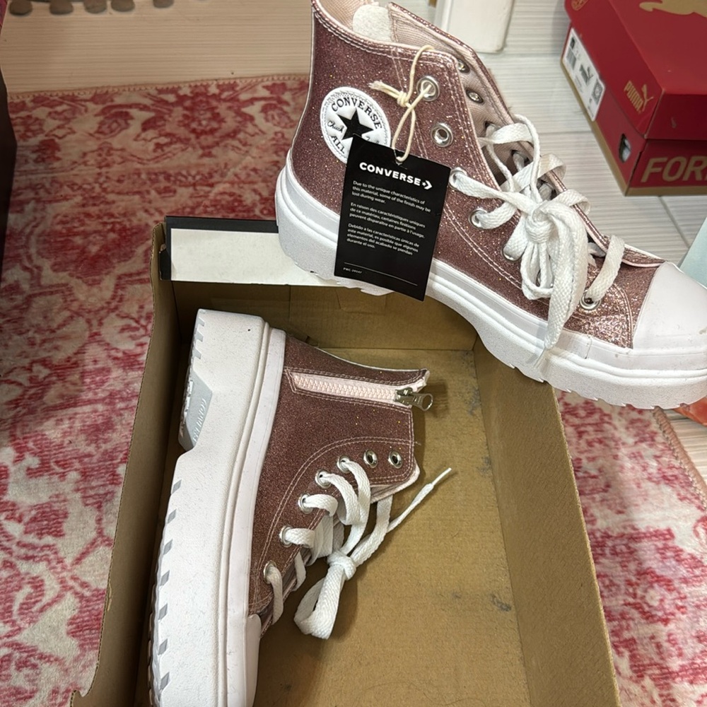 NWT Converse Chuck Taylor All Star Lugged Lift Glitter Blush Pink – Size 3.5